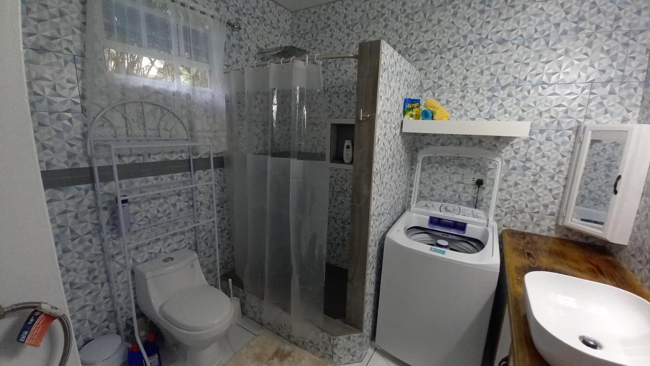 Апартаменти Cozy Vacation Retreat With Free Parking Розо Екстер'єр фото
